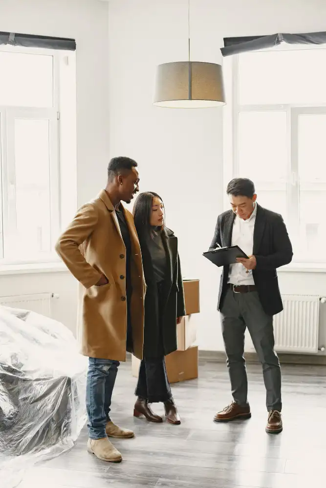 De makelaarsmarkt in Arnhem en Nijmegen wordt steeds digitaler. Met slimme online marketing vergroot je je zichtbaarheid, genereer je meer leads en verkoop je sneller woningen.

Of het nu gaat om een betere website, social media strategie of lokale SEO: de kansen liggen voor het oprapen. Het belangrijkste is om vandaag te beginnen.

Wil je ontdekken waar jouw makelaarskantoor kan groeien? Plan een gratis marketinggesprek en ontdek hoe je met online marketing meer impact maakt in Arnhem en Nijmegen.