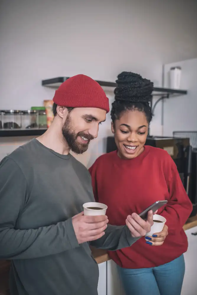 De makelaarsmarkt in Arnhem en Nijmegen wordt steeds digitaler. Met slimme online marketing vergroot je je zichtbaarheid, genereer je meer leads en verkoop je sneller woningen.

Of het nu gaat om een betere website, social media strategie of lokale SEO: de kansen liggen voor het oprapen. Het belangrijkste is om vandaag te beginnen.

Wil je ontdekken waar jouw makelaarskantoor kan groeien? Plan een gratis marketinggesprek en ontdek hoe je met online marketing meer impact maakt in Arnhem en Nijmegen.
